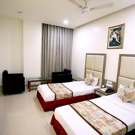 Hotel Blue Pearl Bhopal Eksteriør billede