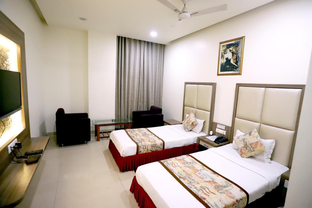 Hotel Blue Pearl Bhopal Eksteriør billede
