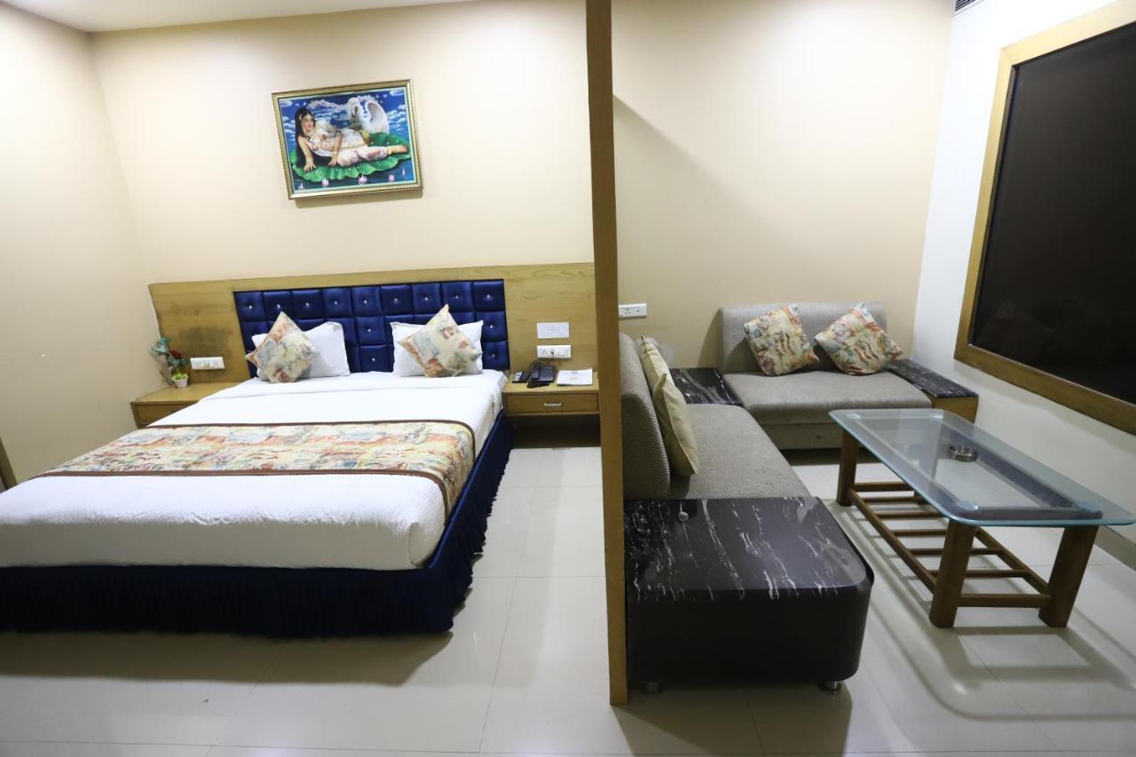 Hotel Blue Pearl Bhopal Eksteriør billede