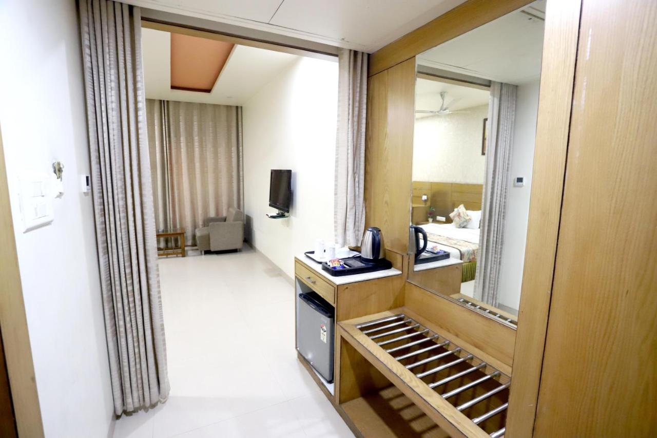 Hotel Blue Pearl Bhopal Eksteriør billede