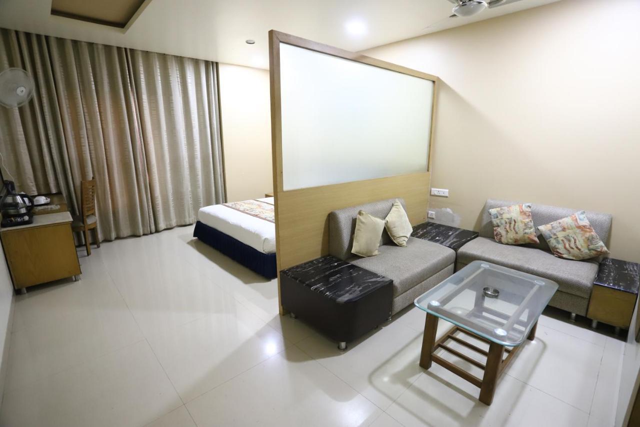 Hotel Blue Pearl Bhopal Eksteriør billede