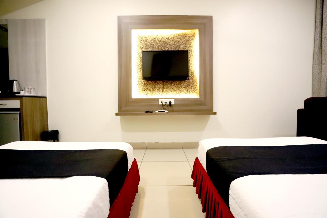 Hotel Blue Pearl Bhopal Eksteriør billede