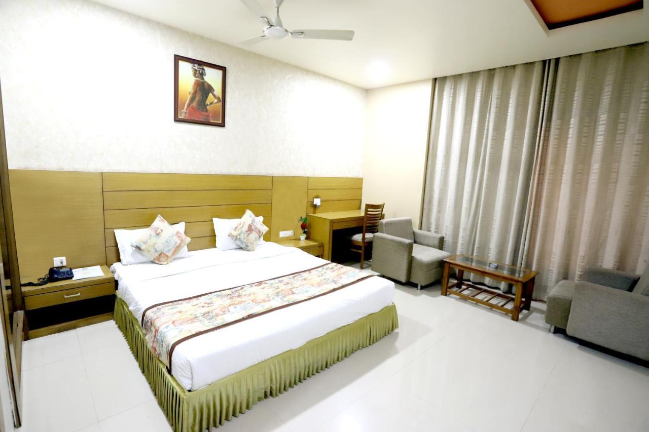 Hotel Blue Pearl Bhopal Eksteriør billede
