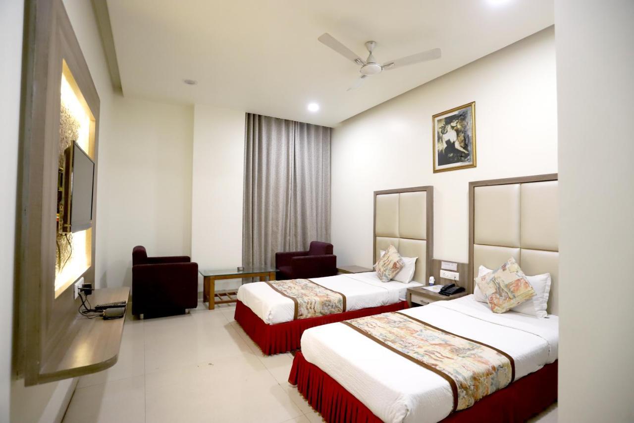 Hotel Blue Pearl Bhopal Eksteriør billede