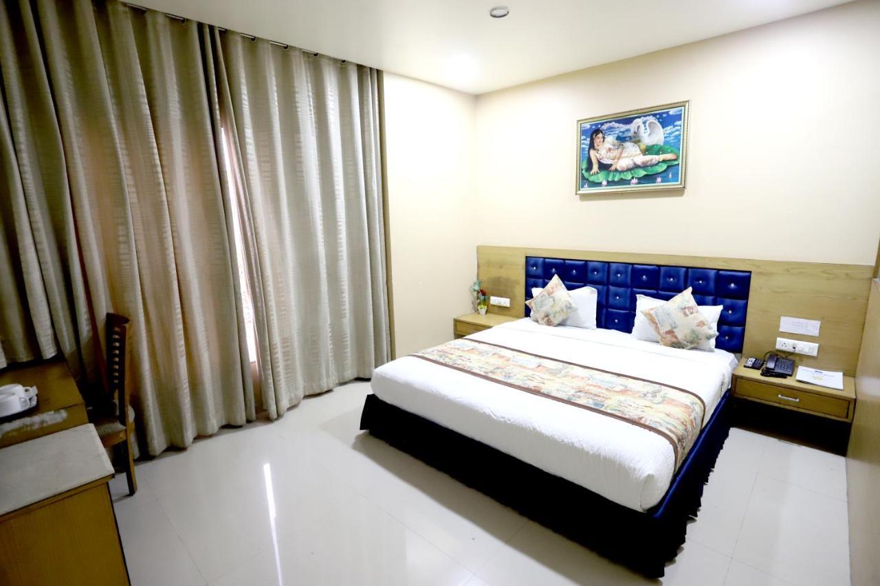 Hotel Blue Pearl Bhopal Eksteriør billede