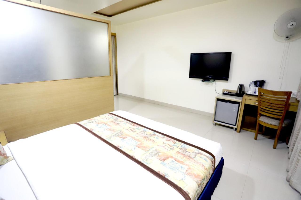 Hotel Blue Pearl Bhopal Eksteriør billede