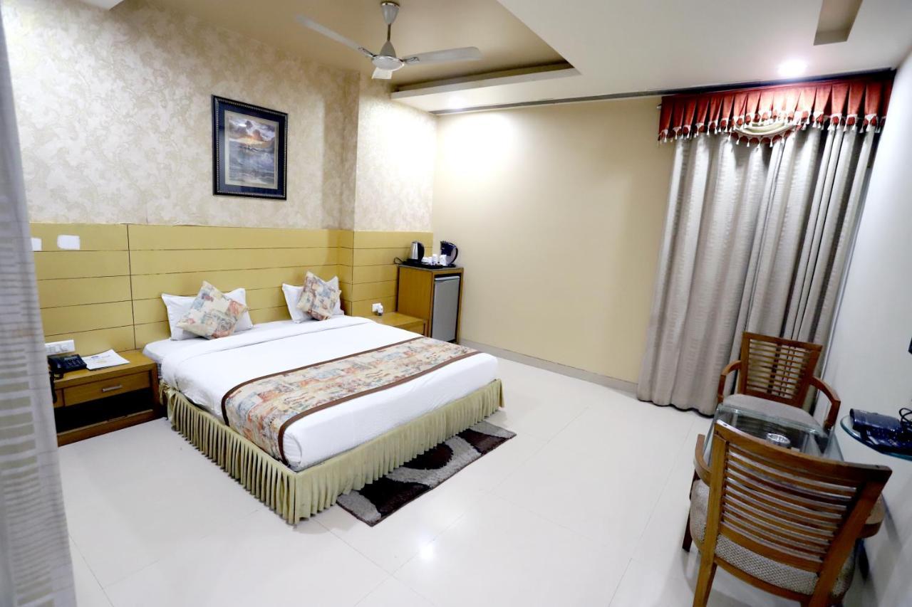 Hotel Blue Pearl Bhopal Eksteriør billede
