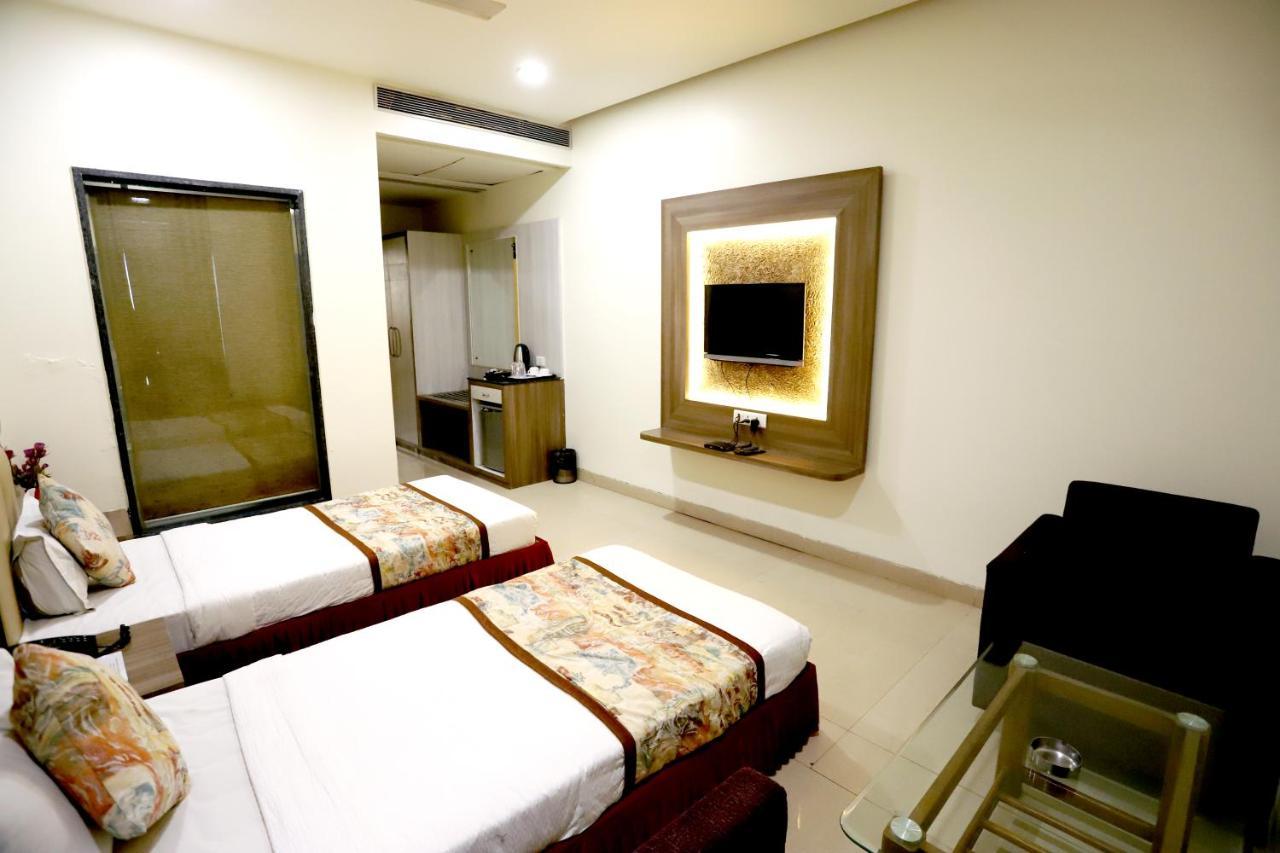Hotel Blue Pearl Bhopal Eksteriør billede